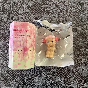 Sonny Angel “Cherry Blossom Series: Hanami”- Sheep